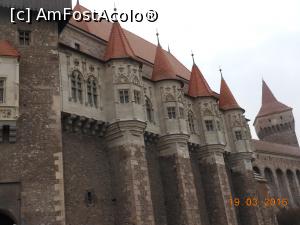 [P11] Castelul Corvinilor - Decorațiunile gotice din dreapta intrării.  » foto by iulianic
 - 
<span class="allrVoted glyphicon glyphicon-heart hidden" id="av771011"></span>
<a class="m-l-10 hidden" id="sv771011" onclick="voting_Foto_DelVot(,771011,4000)" role="button">șterge vot <span class="glyphicon glyphicon-remove"></span></a>
<a id="v9771011" class=" c-red"  onclick="voting_Foto_SetVot(771011)" role="button"><span class="glyphicon glyphicon-heart-empty"></span> <b>LIKE</b> = Votează poza</a> <img class="hidden"  id="f771011W9" src="/imagini/loader.gif" border="0" /><span class="AjErrMes hidden" id="e771011ErM"></span>