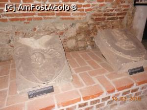 [P28] Castelul Corvinilor - În lapidariu, copii după vechi blazoane.  » foto by iulianic
 - 
<span class="allrVoted glyphicon glyphicon-heart hidden" id="av771033"></span>
<a class="m-l-10 hidden" id="sv771033" onclick="voting_Foto_DelVot(,771033,4000)" role="button">șterge vot <span class="glyphicon glyphicon-remove"></span></a>
<a id="v9771033" class=" c-red"  onclick="voting_Foto_SetVot(771033)" role="button"><span class="glyphicon glyphicon-heart-empty"></span> <b>LIKE</b> = Votează poza</a> <img class="hidden"  id="f771033W9" src="/imagini/loader.gif" border="0" /><span class="AjErrMes hidden" id="e771033ErM"></span>