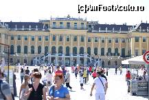 [P06] intrarea Palatului Schonbrunn » foto by ildike79
 - 
<span class="allrVoted glyphicon glyphicon-heart hidden" id="av413701"></span>
<a class="m-l-10 hidden" id="sv413701" onclick="voting_Foto_DelVot(,413701,4023)" role="button">șterge vot <span class="glyphicon glyphicon-remove"></span></a>
<a id="v9413701" class=" c-red"  onclick="voting_Foto_SetVot(413701)" role="button"><span class="glyphicon glyphicon-heart-empty"></span> <b>LIKE</b> = Votează poza</a> <img class="hidden"  id="f413701W9" src="/imagini/loader.gif" border="0" /><span class="AjErrMes hidden" id="e413701ErM"></span>