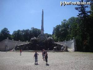 [P02] Obelisc cu grup statuar in parc.  » foto by liviu49
 - 
<span class="allrVoted glyphicon glyphicon-heart hidden" id="av622445"></span>
<a class="m-l-10 hidden" id="sv622445" onclick="voting_Foto_DelVot(,622445,4023)" role="button">șterge vot <span class="glyphicon glyphicon-remove"></span></a>
<a id="v9622445" class=" c-red"  onclick="voting_Foto_SetVot(622445)" role="button"><span class="glyphicon glyphicon-heart-empty"></span> <b>LIKE</b> = Votează poza</a> <img class="hidden"  id="f622445W9" src="/imagini/loader.gif" border="0" /><span class="AjErrMes hidden" id="e622445ErM"></span>