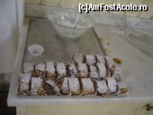 [P26] Cafeneaua unde se prepara strudelul vienez la Palatul Schonbrunn, asteptand cuminti urmatorii turisti! » foto by magdalena
 - 
<span class="allrVoted glyphicon glyphicon-heart hidden" id="av116589"></span>
<a class="m-l-10 hidden" id="sv116589" onclick="voting_Foto_DelVot(,116589,4023)" role="button">șterge vot <span class="glyphicon glyphicon-remove"></span></a>
<a id="v9116589" class=" c-red"  onclick="voting_Foto_SetVot(116589)" role="button"><span class="glyphicon glyphicon-heart-empty"></span> <b>LIKE</b> = Votează poza</a> <img class="hidden"  id="f116589W9" src="/imagini/loader.gif" border="0" /><span class="AjErrMes hidden" id="e116589ErM"></span>