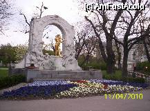 [P05] Statuie Strauss in Stadtpark » foto by delia58
 - 
<span class="allrVoted glyphicon glyphicon-heart hidden" id="av75109"></span>
<a class="m-l-10 hidden" id="sv75109" onclick="voting_Foto_DelVot(,75109,4023)" role="button">șterge vot <span class="glyphicon glyphicon-remove"></span></a>
<a id="v975109" class=" c-red"  onclick="voting_Foto_SetVot(75109)" role="button"><span class="glyphicon glyphicon-heart-empty"></span> <b>LIKE</b> = Votează poza</a> <img class="hidden"  id="f75109W9" src="/imagini/loader.gif" border="0" /><span class="AjErrMes hidden" id="e75109ErM"></span>