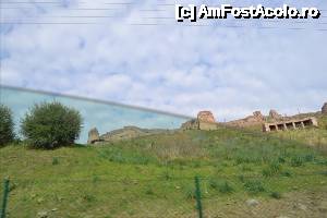 [P30] Partea de jos a orasului, pozata din masina. Nu am vizitat-o. M-ar fi tentat sa urc cu telefericul iar apoi sa cobor pe jos pe aici. Acropola.  » foto by TraianS
 - 
<span class="allrVoted glyphicon glyphicon-heart hidden" id="av504606"></span>
<a class="m-l-10 hidden" id="sv504606" onclick="voting_Foto_DelVot(,504606,4030)" role="button">șterge vot <span class="glyphicon glyphicon-remove"></span></a>
<a id="v9504606" class=" c-red"  onclick="voting_Foto_SetVot(504606)" role="button"><span class="glyphicon glyphicon-heart-empty"></span> <b>LIKE</b> = Votează poza</a> <img class="hidden"  id="f504606W9" src="/imagini/loader.gif" border="0" /><span class="AjErrMes hidden" id="e504606ErM"></span>