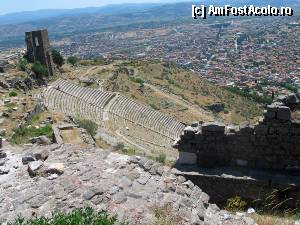 [P03] Pergam - Teatrul. In fundal, Bergama » foto by sanis*
 - 
<span class="allrVoted glyphicon glyphicon-heart hidden" id="av376305"></span>
<a class="m-l-10 hidden" id="sv376305" onclick="voting_Foto_DelVot(,376305,4030)" role="button">șterge vot <span class="glyphicon glyphicon-remove"></span></a>
<a id="v9376305" class=" c-red"  onclick="voting_Foto_SetVot(376305)" role="button"><span class="glyphicon glyphicon-heart-empty"></span> <b>LIKE</b> = Votează poza</a> <img class="hidden"  id="f376305W9" src="/imagini/loader.gif" border="0" /><span class="AjErrMes hidden" id="e376305ErM"></span>