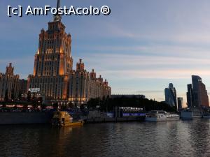 [P04] hotel Radisson, vazut din croaziera pe Moscova, in amurg, undeva ora 21 » foto by roth
 - 
<span class="allrVoted glyphicon glyphicon-heart hidden" id="av1073150"></span>
<a class="m-l-10 hidden" id="sv1073150" onclick="voting_Foto_DelVot(,1073150,4056)" role="button">șterge vot <span class="glyphicon glyphicon-remove"></span></a>
<a id="v91073150" class=" c-red"  onclick="voting_Foto_SetVot(1073150)" role="button"><span class="glyphicon glyphicon-heart-empty"></span> <b>LIKE</b> = Votează poza</a> <img class="hidden"  id="f1073150W9" src="/imagini/loader.gif" border="0" /><span class="AjErrMes hidden" id="e1073150ErM"></span>