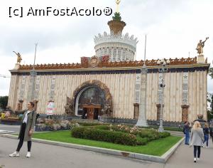 [P22] Slovo, cu un turn ce seamana cu o coroana regala, ce ascunde o expozitie dedicata trecutului, prezentului si viitorului scrierii chirilice.  » foto by geani anto
 - 
<span class="allrVoted glyphicon glyphicon-heart hidden" id="av1111402"></span>
<a class="m-l-10 hidden" id="sv1111402" onclick="voting_Foto_DelVot(,1111402,4056)" role="button">șterge vot <span class="glyphicon glyphicon-remove"></span></a>
<a id="v91111402" class=" c-red"  onclick="voting_Foto_SetVot(1111402)" role="button"><span class="glyphicon glyphicon-heart-empty"></span> <b>LIKE</b> = Votează poza</a> <img class="hidden"  id="f1111402W9" src="/imagini/loader.gif" border="0" /><span class="AjErrMes hidden" id="e1111402ErM"></span>