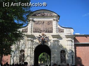 [P11] Portalul de la intrarea in fortareata sf Petru si Pavel.  » foto by senateo
 - 
<span class="allrVoted glyphicon glyphicon-heart hidden" id="av866574"></span>
<a class="m-l-10 hidden" id="sv866574" onclick="voting_Foto_DelVot(,866574,4057)" role="button">șterge vot <span class="glyphicon glyphicon-remove"></span></a>
<a id="v9866574" class=" c-red"  onclick="voting_Foto_SetVot(866574)" role="button"><span class="glyphicon glyphicon-heart-empty"></span> <b>LIKE</b> = Votează poza</a> <img class="hidden"  id="f866574W9" src="/imagini/loader.gif" border="0" /><span class="AjErrMes hidden" id="e866574ErM"></span>