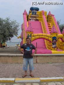 [P19] Eu în imediata apropiere a Muzeului de Ceară din Mamaia. » foto by adigogu
 - 
<span class="allrVoted glyphicon glyphicon-heart hidden" id="av106613"></span>
<a class="m-l-10 hidden" id="sv106613" onclick="voting_Foto_DelVot(,106613,4057)" role="button">șterge vot <span class="glyphicon glyphicon-remove"></span></a>
<a id="v9106613" class=" c-red"  onclick="voting_Foto_SetVot(106613)" role="button"><span class="glyphicon glyphicon-heart-empty"></span> <b>LIKE</b> = Votează poza</a> <img class="hidden"  id="f106613W9" src="/imagini/loader.gif" border="0" /><span class="AjErrMes hidden" id="e106613ErM"></span>