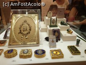 [P22] In Sala de aur sunt expuse cadouri ale tarului, obiecte realizate de acceasi Casa Fabergé, oferite cu diferite ocazii si evenimente.  » foto by geani anto
 - 
<span class="allrVoted glyphicon glyphicon-heart hidden" id="av1114016"></span>
<a class="m-l-10 hidden" id="sv1114016" onclick="voting_Foto_DelVot(,1114016,4057)" role="button">șterge vot <span class="glyphicon glyphicon-remove"></span></a>
<a id="v91114016" class=" c-red"  onclick="voting_Foto_SetVot(1114016)" role="button"><span class="glyphicon glyphicon-heart-empty"></span> <b>LIKE</b> = Votează poza</a> <img class="hidden"  id="f1114016W9" src="/imagini/loader.gif" border="0" /><span class="AjErrMes hidden" id="e1114016ErM"></span>