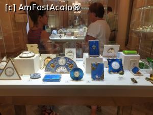 [P32] Anticamera contine o colectie de articole de uz casnic detinute de cei bogati, cum ar fi ceasuri, catarame, in144 nuante diferite de email guilloché, precum si bijuteriile Fabergé.  » foto by geani anto
 - 
<span class="allrVoted glyphicon glyphicon-heart hidden" id="av1114029"></span>
<a class="m-l-10 hidden" id="sv1114029" onclick="voting_Foto_DelVot(,1114029,4057)" role="button">șterge vot <span class="glyphicon glyphicon-remove"></span></a>
<a id="v91114029" class=" c-red"  onclick="voting_Foto_SetVot(1114029)" role="button"><span class="glyphicon glyphicon-heart-empty"></span> <b>LIKE</b> = Votează poza</a> <img class="hidden"  id="f1114029W9" src="/imagini/loader.gif" border="0" /><span class="AjErrMes hidden" id="e1114029ErM"></span>