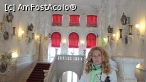 [P01] Scara principala, din marmura decorata in stil rococo, cu balustrade sculptate si vase, are trepte pe care se urca din ambele parti la primul etaj, unde sunt amplasate camerele de stat. » foto by geani anto
 - 
<span class="allrVoted glyphicon glyphicon-heart hidden" id="av1118062"></span>
<a class="m-l-10 hidden" id="sv1118062" onclick="voting_Foto_DelVot(,1118062,4057)" role="button">șterge vot <span class="glyphicon glyphicon-remove"></span></a>
<a id="v91118062" class=" c-red"  onclick="voting_Foto_SetVot(1118062)" role="button"><span class="glyphicon glyphicon-heart-empty"></span> <b>LIKE</b> = Votează poza</a> <img class="hidden"  id="f1118062W9" src="/imagini/loader.gif" border="0" /><span class="AjErrMes hidden" id="e1118062ErM"></span>