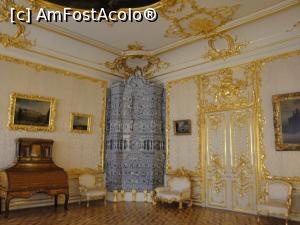 [P17] Sala mica alba de masa, care a fost prima camera din apartamentele personale ale imparatesei Elisabeta si ulterior ale Ecaterinei a II-a, care la randul ei le-a transmis nepotului ei preferat, viitorul imparat Alexandru I, a fost restaurata complet dupa distrugerea din timpul razboiului.  » foto by geani anto
 - 
<span class="allrVoted glyphicon glyphicon-heart hidden" id="av1118078"></span>
<a class="m-l-10 hidden" id="sv1118078" onclick="voting_Foto_DelVot(,1118078,4057)" role="button">șterge vot <span class="glyphicon glyphicon-remove"></span></a>
<a id="v91118078" class=" c-red"  onclick="voting_Foto_SetVot(1118078)" role="button"><span class="glyphicon glyphicon-heart-empty"></span> <b>LIKE</b> = Votează poza</a> <img class="hidden"  id="f1118078W9" src="/imagini/loader.gif" border="0" /><span class="AjErrMes hidden" id="e1118078ErM"></span>