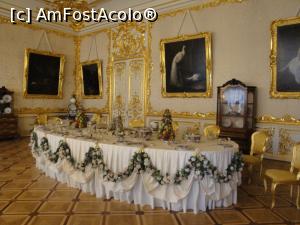 [P08] Sala de mese White State, cu masa ovala acoperita cu fete de masa drapate, decorate cu ghirlande de flori, era destinata banchetelor grandioase si cinelor intr-un cadru intim ale imparatesei. Mobilierul constă din mese și scaune aurite, unele dintre ele autentice. » foto by geani anto
 - 
<span class="allrVoted glyphicon glyphicon-heart hidden" id="av1118069"></span>
<a class="m-l-10 hidden" id="sv1118069" onclick="voting_Foto_DelVot(,1118069,4057)" role="button">șterge vot <span class="glyphicon glyphicon-remove"></span></a>
<a id="v91118069" class=" c-red"  onclick="voting_Foto_SetVot(1118069)" role="button"><span class="glyphicon glyphicon-heart-empty"></span> <b>LIKE</b> = Votează poza</a> <img class="hidden"  id="f1118069W9" src="/imagini/loader.gif" border="0" /><span class="AjErrMes hidden" id="e1118069ErM"></span>