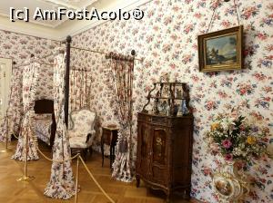 [P08] Dormitorul cu draperii si tapiserii cu modele florale, perdele, paravane si pereti despartitori folositi pentru a imparti spatiul mare in zone diferite.  » foto by geani anto
 - 
<span class="allrVoted glyphicon glyphicon-heart hidden" id="av1124113"></span>
<a class="m-l-10 hidden" id="sv1124113" onclick="voting_Foto_DelVot(,1124113,4057)" role="button">șterge vot <span class="glyphicon glyphicon-remove"></span></a>
<a id="v91124113" class=" c-red"  onclick="voting_Foto_SetVot(1124113)" role="button"><span class="glyphicon glyphicon-heart-empty"></span> <b>LIKE</b> = Votează poza</a> <img class="hidden"  id="f1124113W9" src="/imagini/loader.gif" border="0" /><span class="AjErrMes hidden" id="e1124113ErM"></span>