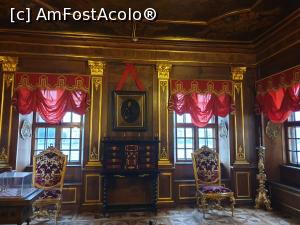 [P17] Salonul din lemn de nuc, creat prin utilizarea din abundenta a nucului natural, in care Menshikov si-a petrecut mare parte din timp, odihnindu-se, jucand sah, primind diplomati straini, desi negocierile purtate aici erau adesea foarte relaxate.  » foto by geani anto
 - 
<span class="allrVoted glyphicon glyphicon-heart hidden" id="av1130737"></span>
<a class="m-l-10 hidden" id="sv1130737" onclick="voting_Foto_DelVot(,1130737,4057)" role="button">șterge vot <span class="glyphicon glyphicon-remove"></span></a>
<a id="v91130737" class=" c-red"  onclick="voting_Foto_SetVot(1130737)" role="button"><span class="glyphicon glyphicon-heart-empty"></span> <b>LIKE</b> = Votează poza</a> <img class="hidden"  id="f1130737W9" src="/imagini/loader.gif" border="0" /><span class="AjErrMes hidden" id="e1130737ErM"></span>