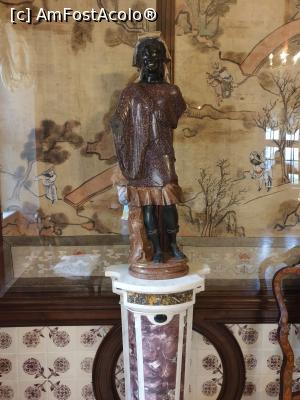 [P24] Sculptura din sala de mese a apartamentelor Dariei Menshikov ce reprezinta o negresa, confectionata din porfir la care sculptorul a adaugat marmura neagra si colorata.  » foto by geani anto
 - 
<span class="allrVoted glyphicon glyphicon-heart hidden" id="av1130747"></span>
<a class="m-l-10 hidden" id="sv1130747" onclick="voting_Foto_DelVot(,1130747,4057)" role="button">șterge vot <span class="glyphicon glyphicon-remove"></span></a>
<a id="v91130747" class=" c-red"  onclick="voting_Foto_SetVot(1130747)" role="button"><span class="glyphicon glyphicon-heart-empty"></span> <b>LIKE</b> = Votează poza</a> <img class="hidden"  id="f1130747W9" src="/imagini/loader.gif" border="0" /><span class="AjErrMes hidden" id="e1130747ErM"></span>