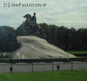 [P14] Calaretul de bronz, statuia ecvestra a lui Petru cel Mare, comandata de Ecaterina cea Mare. Piedestalul statuii este o bucata uriasa de piatra, cea mai mare care a fost vreodata mutata de oameni, cantarind initial 1500 de tone.  » foto by geani anto
 - 
<span class="allrVoted glyphicon glyphicon-heart hidden" id="av1134849"></span>
<a class="m-l-10 hidden" id="sv1134849" onclick="voting_Foto_DelVot(,1134849,4057)" role="button">șterge vot <span class="glyphicon glyphicon-remove"></span></a>
<a id="v91134849" class=" c-red"  onclick="voting_Foto_SetVot(1134849)" role="button"><span class="glyphicon glyphicon-heart-empty"></span> <b>LIKE</b> = Votează poza</a> <img class="hidden"  id="f1134849W9" src="/imagini/loader.gif" border="0" /><span class="AjErrMes hidden" id="e1134849ErM"></span>