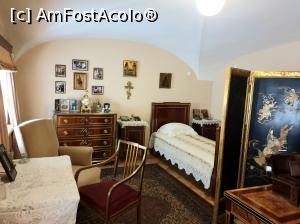 [P24] Dormitorul privat al lui Alexandru al III-lea si sotiei sale. Spre deosebire de apartamentele luxoase, aceste camere mici, cu tavanele joase, au reflectat gustul noilor proprietari, acestia considerand ca sunt mai confortabile pentru a trai.  » foto by geani anto
 - 
<span class="allrVoted glyphicon glyphicon-heart hidden" id="av1139625"></span>
<a class="m-l-10 hidden" id="sv1139625" onclick="voting_Foto_DelVot(,1139625,4057)" role="button">șterge vot <span class="glyphicon glyphicon-remove"></span></a>
<a id="v91139625" class=" c-red"  onclick="voting_Foto_SetVot(1139625)" role="button"><span class="glyphicon glyphicon-heart-empty"></span> <b>LIKE</b> = Votează poza</a> <img class="hidden"  id="f1139625W9" src="/imagini/loader.gif" border="0" /><span class="AjErrMes hidden" id="e1139625ErM"></span>