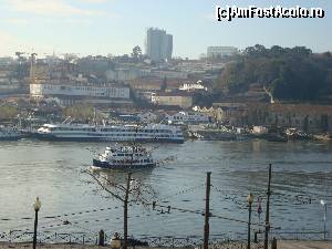 [P07] priveliste spre partea comerciala a orasului Porto, locul unde se fabrica cunoscutul vin de Porto. puteti avea parte contra-cost si de o degustare de vin.  » foto by Alesana29
 - 
<span class="allrVoted glyphicon glyphicon-heart hidden" id="av509266"></span>
<a class="m-l-10 hidden" id="sv509266" onclick="voting_Foto_DelVot(,509266,4082)" role="button">șterge vot <span class="glyphicon glyphicon-remove"></span></a>
<a id="v9509266" class=" c-red"  onclick="voting_Foto_SetVot(509266)" role="button"><span class="glyphicon glyphicon-heart-empty"></span> <b>LIKE</b> = Votează poza</a> <img class="hidden"  id="f509266W9" src="/imagini/loader.gif" border="0" /><span class="AjErrMes hidden" id="e509266ErM"></span>