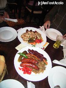 [P13] Platoul Caru' cu bere şi Platoul cu cârnaţi... » foto by Dragoș_MD
 - 
<span class="allrVoted glyphicon glyphicon-heart hidden" id="av172491"></span>
<a class="m-l-10 hidden" id="sv172491" onclick="voting_Foto_DelVot(,172491,4083)" role="button">șterge vot <span class="glyphicon glyphicon-remove"></span></a>
<a id="v9172491" class=" c-red"  onclick="voting_Foto_SetVot(172491)" role="button"><span class="glyphicon glyphicon-heart-empty"></span> <b>LIKE</b> = Votează poza</a> <img class="hidden"  id="f172491W9" src="/imagini/loader.gif" border="0" /><span class="AjErrMes hidden" id="e172491ErM"></span>