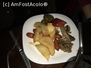 [P18] High Life Tavern & Pub - altă farfurie de la masa noastră
L.E. Farfuria Tizei Zoazore » foto by nicole33
 - 
<span class="allrVoted glyphicon glyphicon-heart hidden" id="av1063768"></span>
<a class="m-l-10 hidden" id="sv1063768" onclick="voting_Foto_DelVot(,1063768,4083)" role="button">șterge vot <span class="glyphicon glyphicon-remove"></span></a>
<a id="v91063768" class=" c-red"  onclick="voting_Foto_SetVot(1063768)" role="button"><span class="glyphicon glyphicon-heart-empty"></span> <b>LIKE</b> = Votează poza</a> <img class="hidden"  id="f1063768W9" src="/imagini/loader.gif" border="0" /><span class="AjErrMes hidden" id="e1063768ErM"></span>