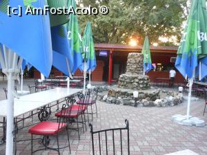 [P03] Hanul Haiducilor - Terasa cu barul și fântâna. » foto by iulianic
 - 
<span class="allrVoted glyphicon glyphicon-heart hidden" id="av1244684"></span>
<a class="m-l-10 hidden" id="sv1244684" onclick="voting_Foto_DelVot(,1244684,4083)" role="button">șterge vot <span class="glyphicon glyphicon-remove"></span></a>
<a id="v91244684" class=" c-red"  onclick="voting_Foto_SetVot(1244684)" role="button"><span class="glyphicon glyphicon-heart-empty"></span> <b>LIKE</b> = Votează poza</a> <img class="hidden"  id="f1244684W9" src="/imagini/loader.gif" border="0" /><span class="AjErrMes hidden" id="e1244684ErM"></span>