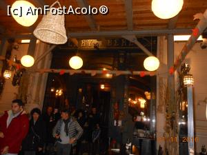 [P01] Caru' cu Bere - La ceas de seară, intrarea în restaurant.  » foto by iulianic
 - 
<span class="allrVoted glyphicon glyphicon-heart hidden" id="av807214"></span>
<a class="m-l-10 hidden" id="sv807214" onclick="voting_Foto_DelVot(,807214,4083)" role="button">șterge vot <span class="glyphicon glyphicon-remove"></span></a>
<a id="v9807214" class=" c-red"  onclick="voting_Foto_SetVot(807214)" role="button"><span class="glyphicon glyphicon-heart-empty"></span> <b>LIKE</b> = Votează poza</a> <img class="hidden"  id="f807214W9" src="/imagini/loader.gif" border="0" /><span class="AjErrMes hidden" id="e807214ErM"></span>