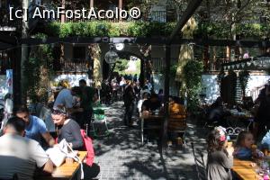 [P04] București, Hanu’ lui Manuc, Terasa plină de consumatori, soare și verdeață, sâmbăta la început de octombrie » foto by mprofeanu
 - 
<span class="allrVoted glyphicon glyphicon-heart hidden" id="av1332802"></span>
<a class="m-l-10 hidden" id="sv1332802" onclick="voting_Foto_DelVot(,1332802,4083)" role="button">șterge vot <span class="glyphicon glyphicon-remove"></span></a>
<a id="v91332802" class=" c-red"  onclick="voting_Foto_SetVot(1332802)" role="button"><span class="glyphicon glyphicon-heart-empty"></span> <b>LIKE</b> = Votează poza</a> <img class="hidden"  id="f1332802W9" src="/imagini/loader.gif" border="0" /><span class="AjErrMes hidden" id="e1332802ErM"></span>