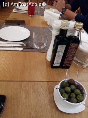 [P07] Restaurant Sardin - ceva măsline (excelente!) să ne treacă vremea până vine mâncarea » foto by Dragoș_MD
 - 
<span class="allrVoted glyphicon glyphicon-heart hidden" id="av1016674"></span>
<a class="m-l-10 hidden" id="sv1016674" onclick="voting_Foto_DelVot(,1016674,4083)" role="button">șterge vot <span class="glyphicon glyphicon-remove"></span></a>
<a id="v91016674" class=" c-red"  onclick="voting_Foto_SetVot(1016674)" role="button"><span class="glyphicon glyphicon-heart-empty"></span> <b>LIKE</b> = Votează poza</a> <img class="hidden"  id="f1016674W9" src="/imagini/loader.gif" border="0" /><span class="AjErrMes hidden" id="e1016674ErM"></span>