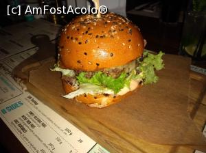 [P07] The Temple Social Pub - burger GoT (doar sunt fan, ce naiba?!?)  » foto by Dragoș_MD
 - 
<span class="allrVoted glyphicon glyphicon-heart hidden" id="av1065227"></span>
<a class="m-l-10 hidden" id="sv1065227" onclick="voting_Foto_DelVot(,1065227,4083)" role="button">șterge vot <span class="glyphicon glyphicon-remove"></span></a>
<a id="v91065227" class=" c-red"  onclick="voting_Foto_SetVot(1065227)" role="button"><span class="glyphicon glyphicon-heart-empty"></span> <b>LIKE</b> = Votează poza</a> <img class="hidden"  id="f1065227W9" src="/imagini/loader.gif" border="0" /><span class="AjErrMes hidden" id="e1065227ErM"></span>