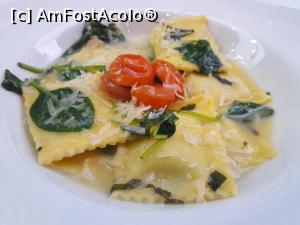 [P01] Ravioli cu ricotta » foto by silvia tudoran
 - 
<span class="allrVoted glyphicon glyphicon-heart hidden" id="av1216263"></span>
<a class="m-l-10 hidden" id="sv1216263" onclick="voting_Foto_DelVot(,1216263,4083)" role="button">șterge vot <span class="glyphicon glyphicon-remove"></span></a>
<a id="v91216263" class=" c-red"  onclick="voting_Foto_SetVot(1216263)" role="button"><span class="glyphicon glyphicon-heart-empty"></span> <b>LIKE</b> = Votează poza</a> <img class="hidden"  id="f1216263W9" src="/imagini/loader.gif" border="0" /><span class="AjErrMes hidden" id="e1216263ErM"></span>