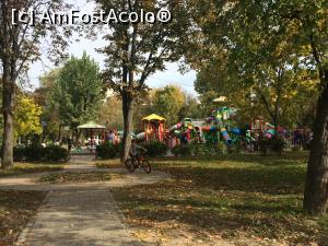 [P15] Cafeneaua Actorilor. Locul de joaca din apropiere.  » foto by Floria
 - 
<span class="allrVoted glyphicon glyphicon-heart hidden" id="av912155"></span>
<a class="m-l-10 hidden" id="sv912155" onclick="voting_Foto_DelVot(,912155,4083)" role="button">șterge vot <span class="glyphicon glyphicon-remove"></span></a>
<a id="v9912155" class=" c-red"  onclick="voting_Foto_SetVot(912155)" role="button"><span class="glyphicon glyphicon-heart-empty"></span> <b>LIKE</b> = Votează poza</a> <img class="hidden"  id="f912155W9" src="/imagini/loader.gif" border="0" /><span class="AjErrMes hidden" id="e912155ErM"></span>