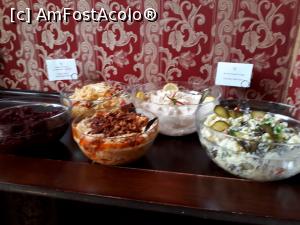 [P15] Hotel Capitol Bucuresti. Salate la masa de Florii.  » foto by Floria
 - 
<span class="allrVoted glyphicon glyphicon-heart hidden" id="av1138173"></span>
<a class="m-l-10 hidden" id="sv1138173" onclick="voting_Foto_DelVot(,1138173,4083)" role="button">șterge vot <span class="glyphicon glyphicon-remove"></span></a>
<a id="v91138173" class=" c-red"  onclick="voting_Foto_SetVot(1138173)" role="button"><span class="glyphicon glyphicon-heart-empty"></span> <b>LIKE</b> = Votează poza</a> <img class="hidden"  id="f1138173W9" src="/imagini/loader.gif" border="0" /><span class="AjErrMes hidden" id="e1138173ErM"></span>