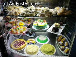 [P07] Vitrina cu dulciurele... Of, of, măi, măi...  » foto by crismis
 - 
<span class="allrVoted glyphicon glyphicon-heart hidden" id="av905360"></span>
<a class="m-l-10 hidden" id="sv905360" onclick="voting_Foto_DelVot(,905360,4083)" role="button">șterge vot <span class="glyphicon glyphicon-remove"></span></a>
<a id="v9905360" class=" c-red"  onclick="voting_Foto_SetVot(905360)" role="button"><span class="glyphicon glyphicon-heart-empty"></span> <b>LIKE</b> = Votează poza</a> <img class="hidden"  id="f905360W9" src="/imagini/loader.gif" border="0" /><span class="AjErrMes hidden" id="e905360ErM"></span>