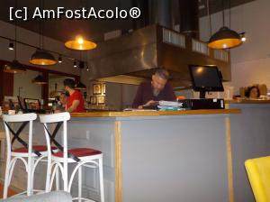 [P19] Animație la bar. Se iau comenzi, se fac livrări. » foto by Zoazore
 - 
<span class="allrVoted glyphicon glyphicon-heart hidden" id="av1298070"></span>
<a class="m-l-10 hidden" id="sv1298070" onclick="voting_Foto_DelVot(,1298070,4083)" role="button">șterge vot <span class="glyphicon glyphicon-remove"></span></a>
<a id="v91298070" class=" c-red"  onclick="voting_Foto_SetVot(1298070)" role="button"><span class="glyphicon glyphicon-heart-empty"></span> <b>LIKE</b> = Votează poza</a> <img class="hidden"  id="f1298070W9" src="/imagini/loader.gif" border="0" /><span class="AjErrMes hidden" id="e1298070ErM"></span>