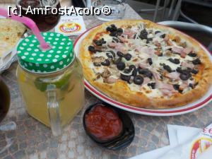 [P17] Pizza siciliană și limonada. Sosul e de la pui.  » foto by Zoazore
 - 
<span class="allrVoted glyphicon glyphicon-heart hidden" id="av1030210"></span>
<a class="m-l-10 hidden" id="sv1030210" onclick="voting_Foto_DelVot(,1030210,4083)" role="button">șterge vot <span class="glyphicon glyphicon-remove"></span></a>
<a id="v91030210" class=" c-red"  onclick="voting_Foto_SetVot(1030210)" role="button"><span class="glyphicon glyphicon-heart-empty"></span> <b>LIKE</b> = Votează poza</a> <img class="hidden"  id="f1030210W9" src="/imagini/loader.gif" border="0" /><span class="AjErrMes hidden" id="e1030210ErM"></span>