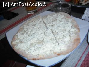 [P28] Plăcinta cu brânză sărată. Bună, dar e lipie cu brânză, nu plăcintă.  » foto by Zoazore
 - 
<span class="allrVoted glyphicon glyphicon-heart hidden" id="av1079330"></span>
<a class="m-l-10 hidden" id="sv1079330" onclick="voting_Foto_DelVot(,1079330,4083)" role="button">șterge vot <span class="glyphicon glyphicon-remove"></span></a>
<a id="v91079330" class=" c-red"  onclick="voting_Foto_SetVot(1079330)" role="button"><span class="glyphicon glyphicon-heart-empty"></span> <b>LIKE</b> = Votează poza</a> <img class="hidden"  id="f1079330W9" src="/imagini/loader.gif" border="0" /><span class="AjErrMes hidden" id="e1079330ErM"></span>