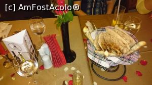 [P16] Cosuletele cu focaccia care a disparut inainte sa vina mancarea.  » foto by Aurici
 - 
<span class="allrVoted glyphicon glyphicon-heart hidden" id="av840613"></span>
<a class="m-l-10 hidden" id="sv840613" onclick="voting_Foto_DelVot(,840613,4083)" role="button">șterge vot <span class="glyphicon glyphicon-remove"></span></a>
<a id="v9840613" class=" c-red"  onclick="voting_Foto_SetVot(840613)" role="button"><span class="glyphicon glyphicon-heart-empty"></span> <b>LIKE</b> = Votează poza</a> <img class="hidden"  id="f840613W9" src="/imagini/loader.gif" border="0" /><span class="AjErrMes hidden" id="e840613ErM"></span>