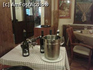 [P05] Masa si ustensilele somelierului.  » foto by Aurici
 - 
<span class="allrVoted glyphicon glyphicon-heart hidden" id="av840597"></span>
<a class="m-l-10 hidden" id="sv840597" onclick="voting_Foto_DelVot(,840597,4083)" role="button">șterge vot <span class="glyphicon glyphicon-remove"></span></a>
<a id="v9840597" class=" c-red"  onclick="voting_Foto_SetVot(840597)" role="button"><span class="glyphicon glyphicon-heart-empty"></span> <b>LIKE</b> = Votează poza</a> <img class="hidden"  id="f840597W9" src="/imagini/loader.gif" border="0" /><span class="AjErrMes hidden" id="e840597ErM"></span>