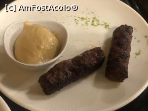 [P22] Caru' cu bere - si pentru ca micii lor sunt recunoscuti ca fiind foarte buni, am luat si noi doua bucati - a fost ok » foto by mishu
 - 
<span class="allrVoted glyphicon glyphicon-heart hidden" id="av1281046"></span>
<a class="m-l-10 hidden" id="sv1281046" onclick="voting_Foto_DelVot(,1281046,4083)" role="button">șterge vot <span class="glyphicon glyphicon-remove"></span></a>
<a id="v91281046" class=" c-red"  onclick="voting_Foto_SetVot(1281046)" role="button"><span class="glyphicon glyphicon-heart-empty"></span> <b>LIKE</b> = Votează poza</a> <img class="hidden"  id="f1281046W9" src="/imagini/loader.gif" border="0" /><span class="AjErrMes hidden" id="e1281046ErM"></span>