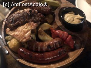 [P04] Caru' cu bere - a doua vizita, acelasi (tip de) platou, de data asta cartoful a fost ok,berea nu am mai fotografiat-o » foto by mishu
 - 
<span class="allrVoted glyphicon glyphicon-heart hidden" id="av1281028"></span>
<a class="m-l-10 hidden" id="sv1281028" onclick="voting_Foto_DelVot(,1281028,4083)" role="button">șterge vot <span class="glyphicon glyphicon-remove"></span></a>
<a id="v91281028" class=" c-red"  onclick="voting_Foto_SetVot(1281028)" role="button"><span class="glyphicon glyphicon-heart-empty"></span> <b>LIKE</b> = Votează poza</a> <img class="hidden"  id="f1281028W9" src="/imagini/loader.gif" border="0" /><span class="AjErrMes hidden" id="e1281028ErM"></span>