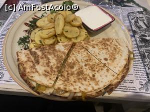 [P31] Journey - Pub - quesadilla cu porc - o bunatate » foto by mishu
 - 
<span class="allrVoted glyphicon glyphicon-heart hidden" id="av1338413"></span>
<a class="m-l-10 hidden" id="sv1338413" onclick="voting_Foto_DelVot(,1338413,4083)" role="button">șterge vot <span class="glyphicon glyphicon-remove"></span></a>
<a id="v91338413" class=" c-red"  onclick="voting_Foto_SetVot(1338413)" role="button"><span class="glyphicon glyphicon-heart-empty"></span> <b>LIKE</b> = Votează poza</a> <img class="hidden"  id="f1338413W9" src="/imagini/loader.gif" border="0" /><span class="AjErrMes hidden" id="e1338413ErM"></span>