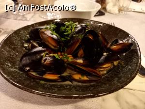 [P12] Scoici in sos de vin » foto by Mika
 - 
<span class="allrVoted glyphicon glyphicon-heart hidden" id="av1339893"></span>
<a class="m-l-10 hidden" id="sv1339893" onclick="voting_Foto_DelVot(,1339893,4083)" role="button">șterge vot <span class="glyphicon glyphicon-remove"></span></a>
<a id="v91339893" class=" c-red"  onclick="voting_Foto_SetVot(1339893)" role="button"><span class="glyphicon glyphicon-heart-empty"></span> <b>LIKE</b> = Votează poza</a> <img class="hidden"  id="f1339893W9" src="/imagini/loader.gif" border="0" /><span class="AjErrMes hidden" id="e1339893ErM"></span>