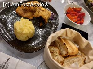 [P15] Șnițel de porc in crustă de pannko cu cartofi prăjiți » foto by Mika
 - 
<span class="allrVoted glyphicon glyphicon-heart hidden" id="av1339896"></span>
<a class="m-l-10 hidden" id="sv1339896" onclick="voting_Foto_DelVot(,1339896,4083)" role="button">șterge vot <span class="glyphicon glyphicon-remove"></span></a>
<a id="v91339896" class=" c-red"  onclick="voting_Foto_SetVot(1339896)" role="button"><span class="glyphicon glyphicon-heart-empty"></span> <b>LIKE</b> = Votează poza</a> <img class="hidden"  id="f1339896W9" src="/imagini/loader.gif" border="0" /><span class="AjErrMes hidden" id="e1339896ErM"></span>