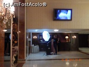 [P04] Poftiti la foto! Din nou, coltul cu umbrela alba. :) Nici acolo nu e aglomeratie, fiindca aveau fotografi in sala de bal.  » foto by cristina47*
 - 
<span class="allrVoted glyphicon glyphicon-heart hidden" id="av858111"></span>
<a class="m-l-10 hidden" id="sv858111" onclick="voting_Foto_DelVot(,858111,4083)" role="button">șterge vot <span class="glyphicon glyphicon-remove"></span></a>
<a id="v9858111" class=" c-red"  onclick="voting_Foto_SetVot(858111)" role="button"><span class="glyphicon glyphicon-heart-empty"></span> <b>LIKE</b> = Votează poza</a> <img class="hidden"  id="f858111W9" src="/imagini/loader.gif" border="0" /><span class="AjErrMes hidden" id="e858111ErM"></span>