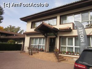 [P03] Intrarea &icirc;n hotelul Complexului » foto by Michi
 - 
<span class="allrVoted glyphicon glyphicon-heart hidden" id="av1332434"></span>
<a class="m-l-10 hidden" id="sv1332434" onclick="voting_Foto_DelVot(,1332434,4083)" role="button">șterge vot <span class="glyphicon glyphicon-remove"></span></a>
<a id="v91332434" class=" c-red"  onclick="voting_Foto_SetVot(1332434)" role="button"><span class="glyphicon glyphicon-heart-empty"></span> <b>LIKE</b> = Votează poza</a> <img class="hidden"  id="f1332434W9" src="/imagini/loader.gif" border="0" /><span class="AjErrMes hidden" id="e1332434ErM"></span>