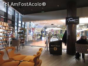 [P21] Interior la Tutti cafe » foto by Michi
 - 
<span class="allrVoted glyphicon glyphicon-heart hidden" id="av1348349"></span>
<a class="m-l-10 hidden" id="sv1348349" onclick="voting_Foto_DelVot(,1348349,4083)" role="button">șterge vot <span class="glyphicon glyphicon-remove"></span></a>
<a id="v91348349" class=" c-red"  onclick="voting_Foto_SetVot(1348349)" role="button"><span class="glyphicon glyphicon-heart-empty"></span> <b>LIKE</b> = Votează poza</a> <img class="hidden"  id="f1348349W9" src="/imagini/loader.gif" border="0" /><span class="AjErrMes hidden" id="e1348349ErM"></span>