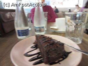 [P25] Felia generoasă de tort » foto by Michi
 - 
<span class="allrVoted glyphicon glyphicon-heart hidden" id="av1348353"></span>
<a class="m-l-10 hidden" id="sv1348353" onclick="voting_Foto_DelVot(,1348353,4083)" role="button">șterge vot <span class="glyphicon glyphicon-remove"></span></a>
<a id="v91348353" class=" c-red"  onclick="voting_Foto_SetVot(1348353)" role="button"><span class="glyphicon glyphicon-heart-empty"></span> <b>LIKE</b> = Votează poza</a> <img class="hidden"  id="f1348353W9" src="/imagini/loader.gif" border="0" /><span class="AjErrMes hidden" id="e1348353ErM"></span>