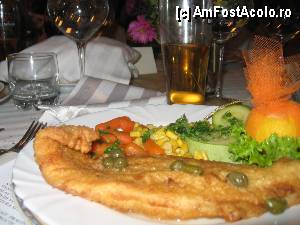 [P11] Restaurant SELECT  / Salau a la meuniere pentru acasa; friptura n-am pozat-o ca s-a pus direct la caserola.  » foto by Michi
 - 
<span class="allrVoted glyphicon glyphicon-heart hidden" id="av367701"></span>
<a class="m-l-10 hidden" id="sv367701" onclick="voting_Foto_DelVot(,367701,4083)" role="button">șterge vot <span class="glyphicon glyphicon-remove"></span></a>
<a id="v9367701" class=" c-red"  onclick="voting_Foto_SetVot(367701)" role="button"><span class="glyphicon glyphicon-heart-empty"></span> <b>LIKE</b> = Votează poza</a> <img class="hidden"  id="f367701W9" src="/imagini/loader.gif" border="0" /><span class="AjErrMes hidden" id="e367701ErM"></span>