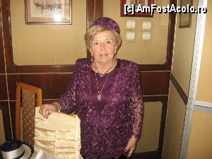 [P05] Restaurant SELECT  / Mama Michi cu toca pe cap.  » foto by Michi
 - 
<span class="allrVoted glyphicon glyphicon-heart hidden" id="av367695"></span>
<a class="m-l-10 hidden" id="sv367695" onclick="voting_Foto_DelVot(,367695,4083)" role="button">șterge vot <span class="glyphicon glyphicon-remove"></span></a>
<a id="v9367695" class=" c-red"  onclick="voting_Foto_SetVot(367695)" role="button"><span class="glyphicon glyphicon-heart-empty"></span> <b>LIKE</b> = Votează poza</a> <img class="hidden"  id="f367695W9" src="/imagini/loader.gif" border="0" /><span class="AjErrMes hidden" id="e367695ErM"></span>